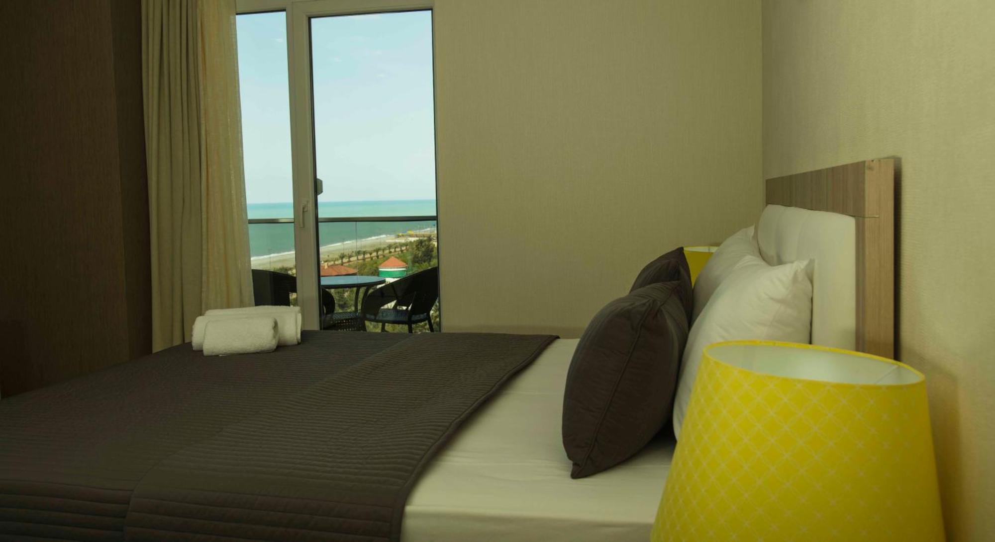 Panorama Sea Tower Aparthotel Батуми Екстериор снимка
