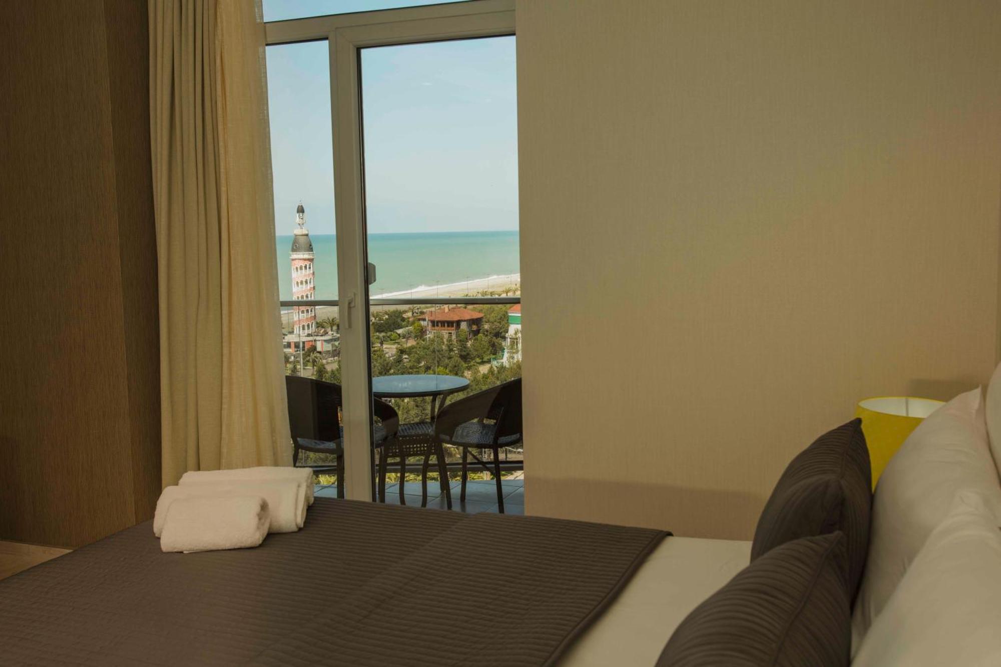 Panorama Sea Tower Aparthotel Батуми Екстериор снимка