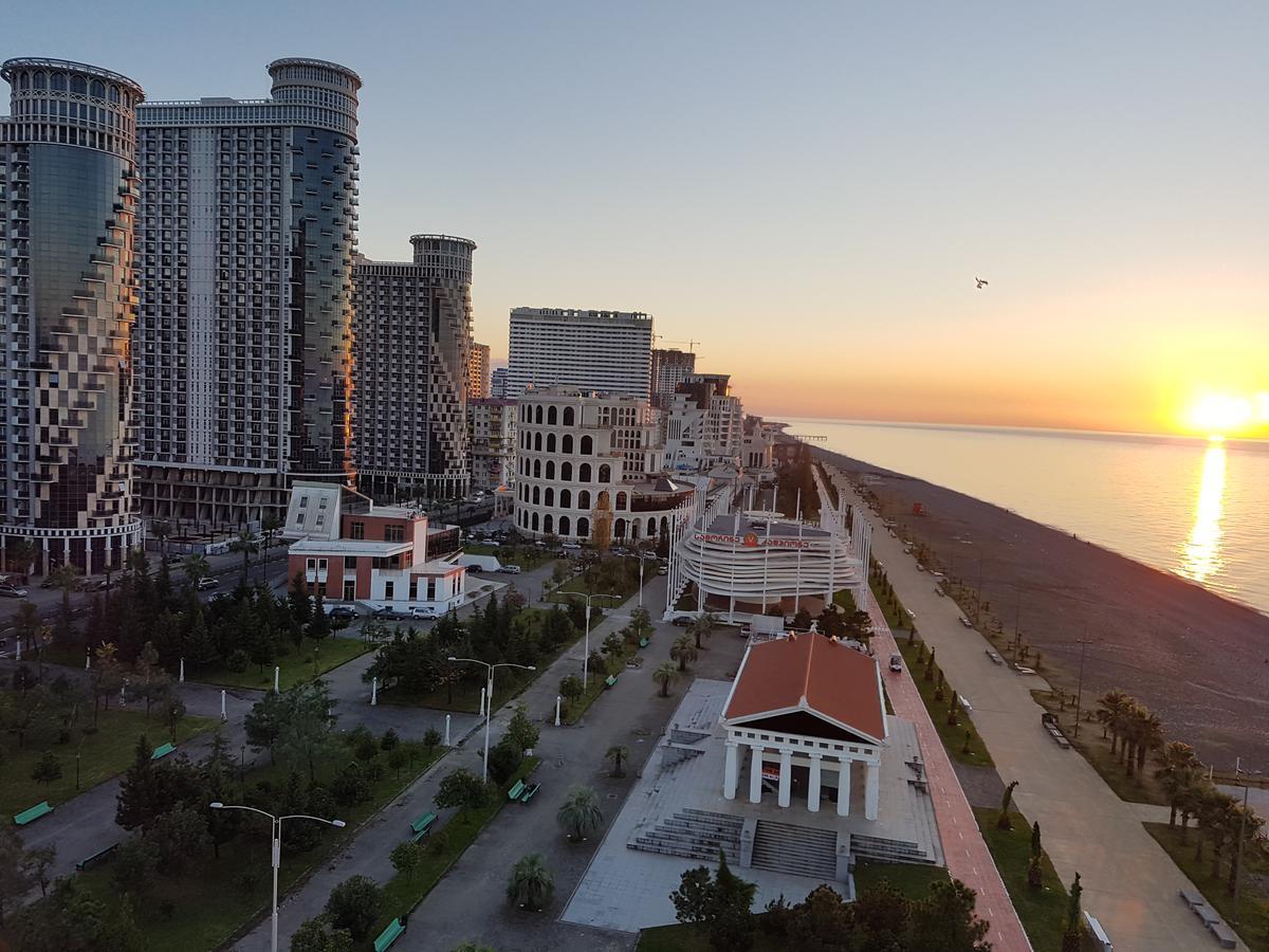 Panorama Sea Tower Aparthotel Батуми Екстериор снимка