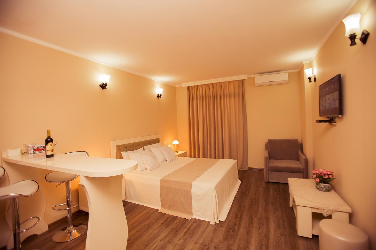 Panorama Sea Tower Aparthotel Батуми Екстериор снимка