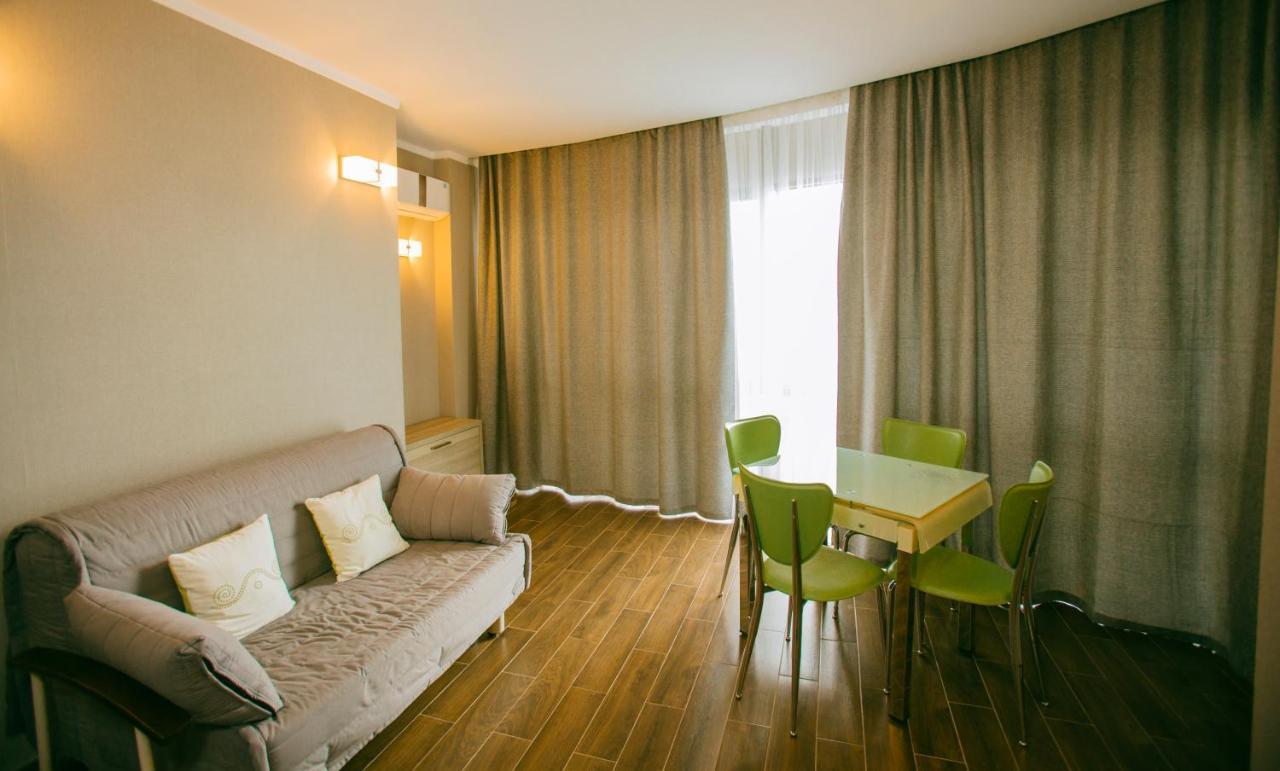 Panorama Sea Tower Aparthotel Батуми Екстериор снимка